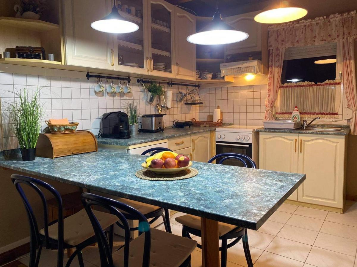 Kotnyek Nyaralo Villa Balatonkeresztúr Exteriör bild