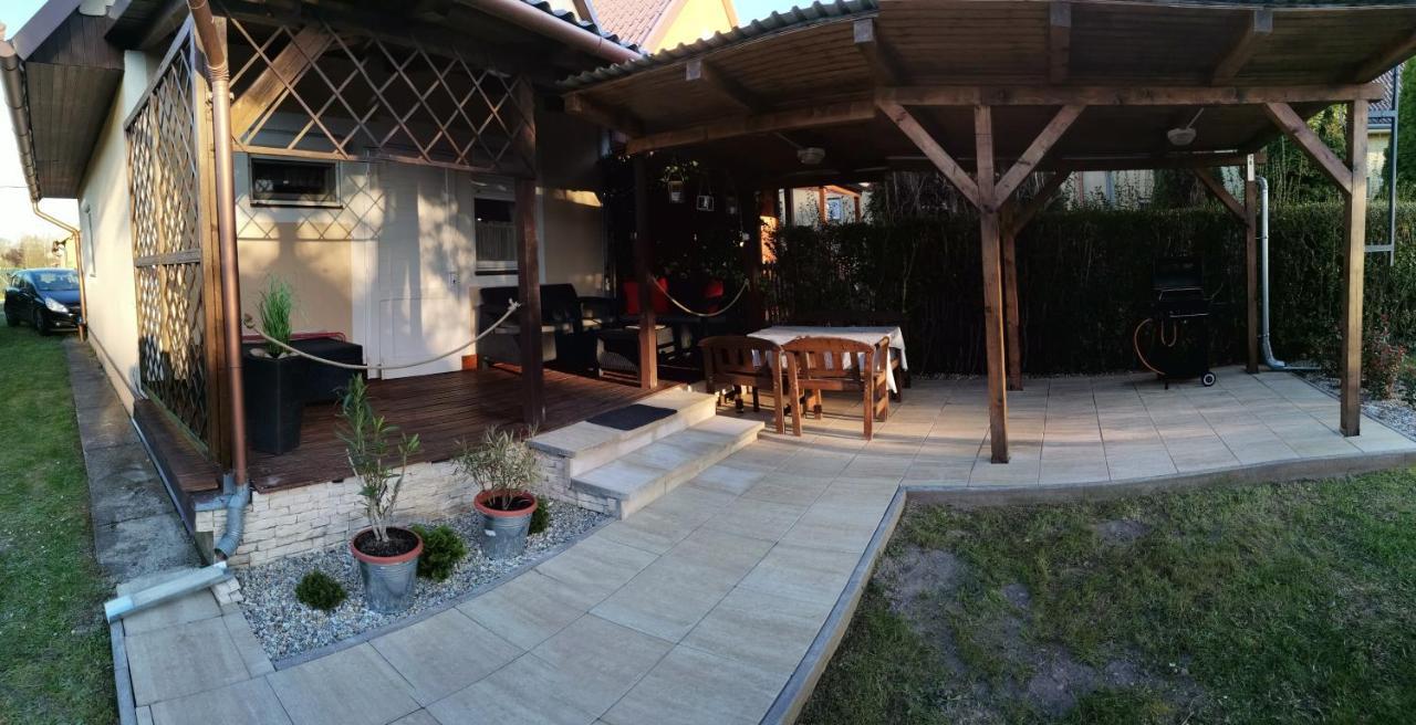 Kotnyek Nyaralo Villa Balatonkeresztúr Exteriör bild