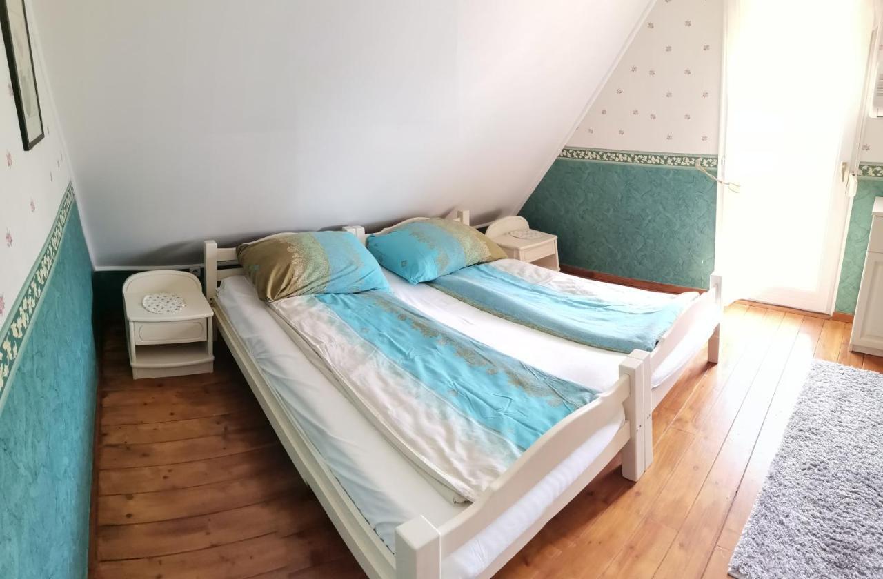 Kotnyek Nyaralo Villa Balatonkeresztúr Exteriör bild